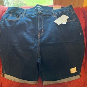 Old navy new 9inch seam Bermuda short, dark wash